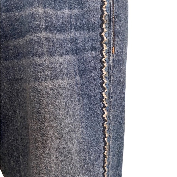 Driftwood Audrey Jeans Size 29, embroidered down the side - Picture 2 of 6